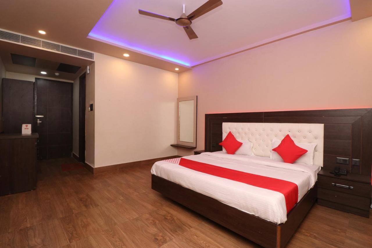 Oyo 33387 Laxmi Lawn And Resort Suite Lucknow Exterior foto