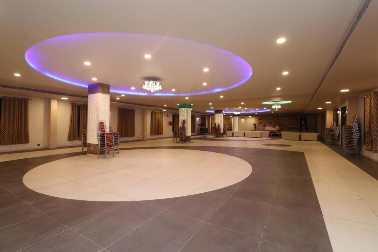 Oyo 33387 Laxmi Lawn And Resort Suite Lucknow Exterior foto